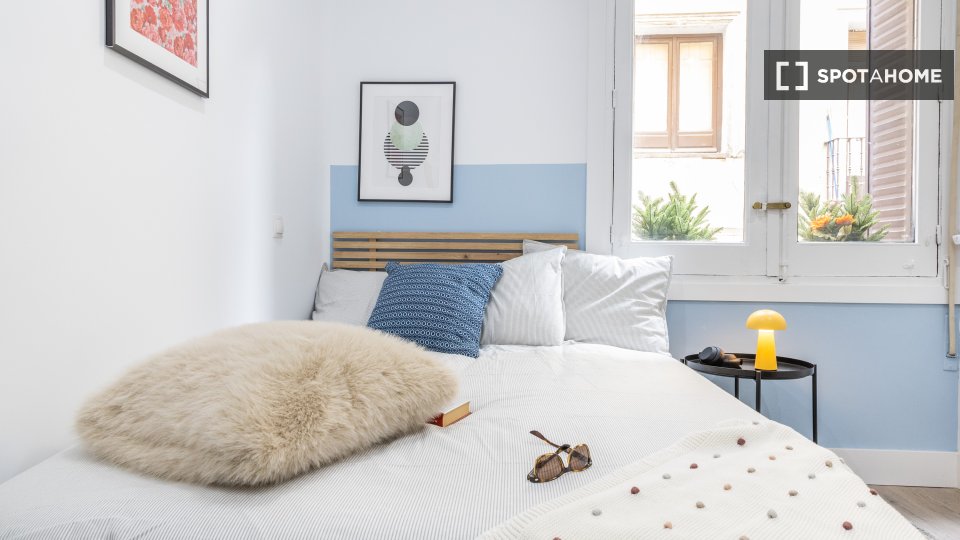 Double room Madrid, 9 beds, 210m² — photo 3