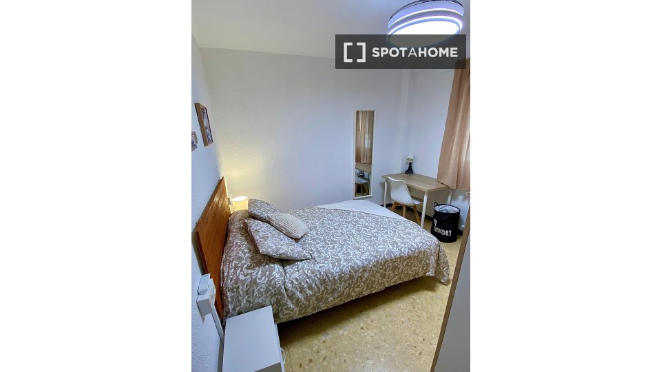 Double room Zaragoza, 4 beds, 92m² — photo 12