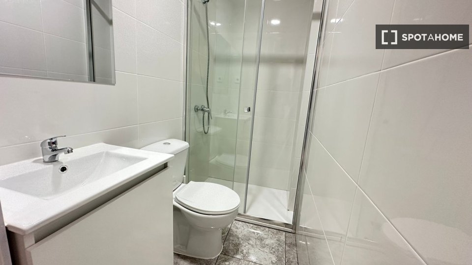 Double room Madrid, 5 beds — photo 23