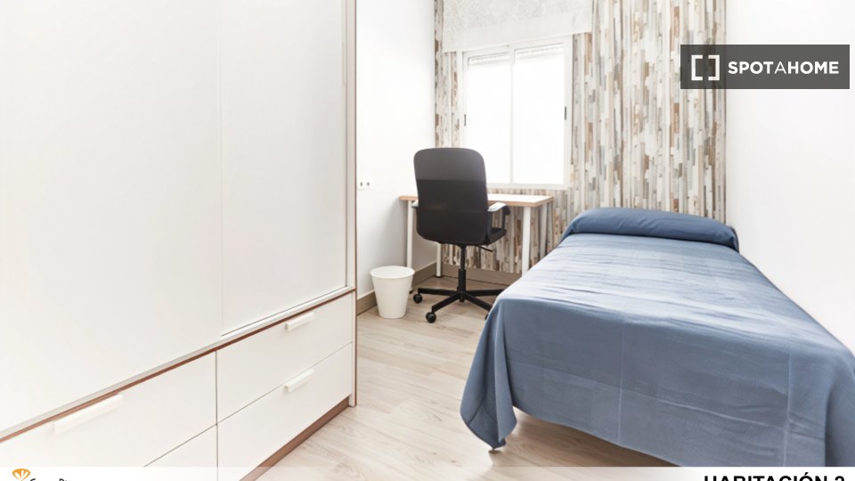 Double room Seville, 3 beds — photo 2