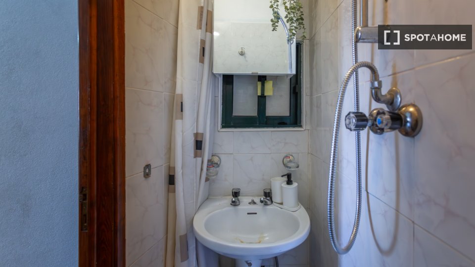 Apartment Lisbon, 2 beds — photo 17