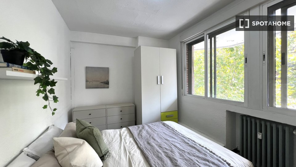 Double room Madrid, 7 beds, 115m² — photo 44