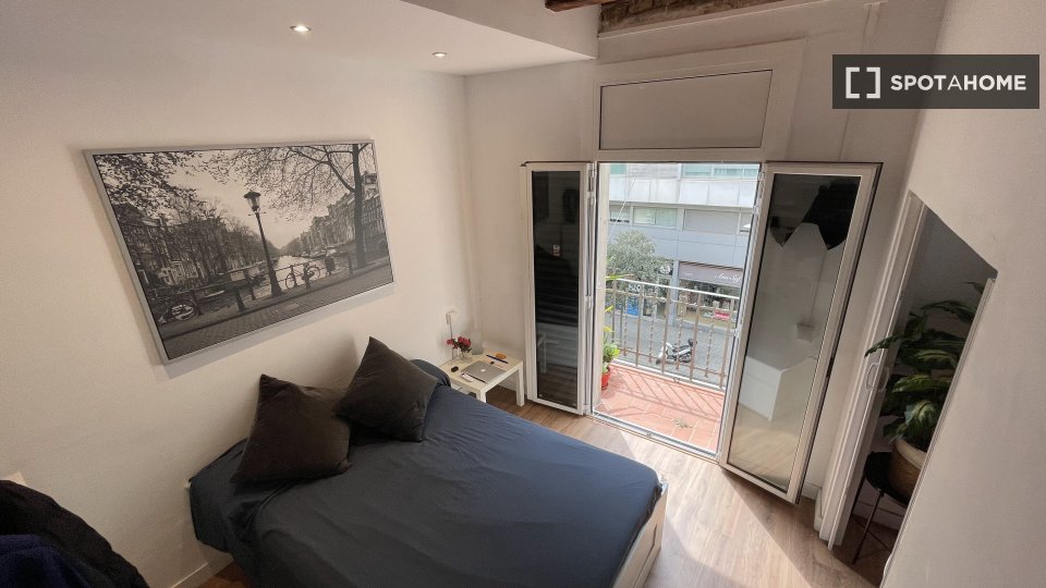 Double room Barcelona, 2 beds, 65m² — photo 6