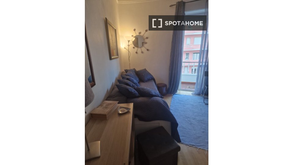 Double room Lisbon, 3 beds — photo 17