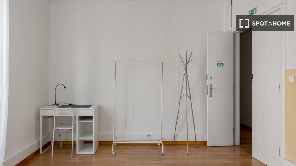 Double room Lisbon, 13 beds — photo 40