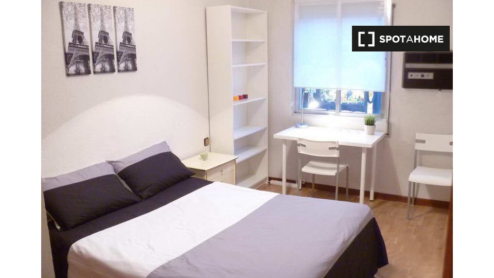 Double room Madrid, 3 beds — photo 10