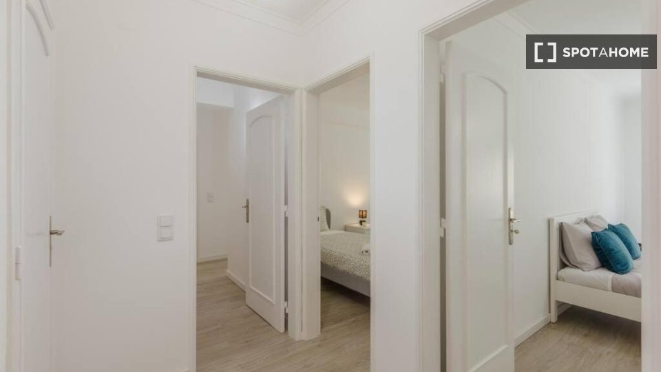 Apartment Lisbon, 3 beds, 130m² — photo 17