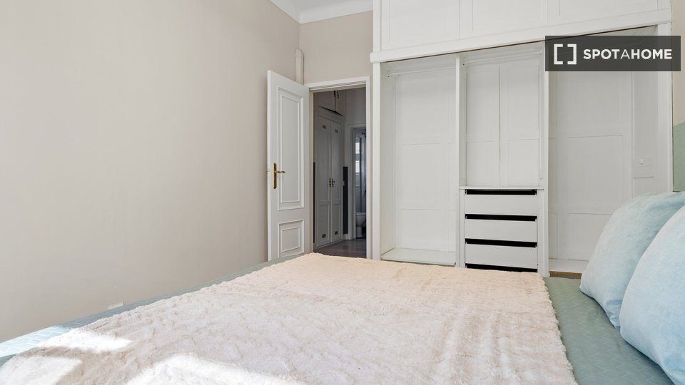 Double room Lisbon, 5 beds — photo 20