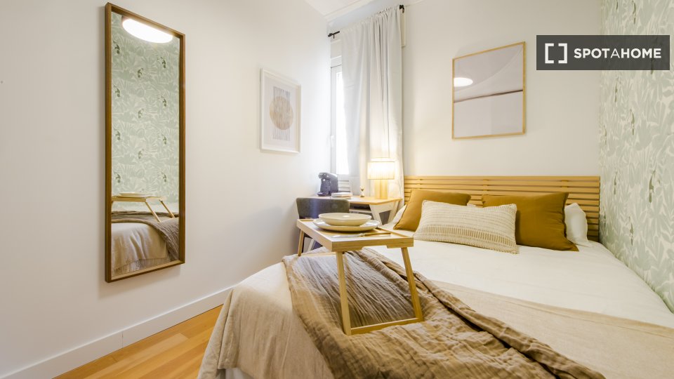 Double room Madrid, 13 beds, 266m² — photo 11