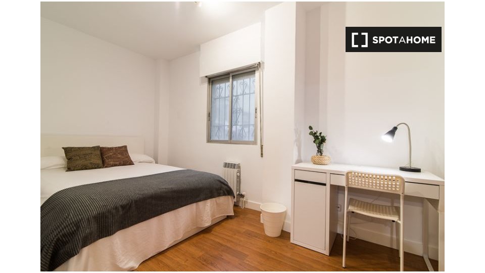 Double room Madrid, 6 beds, 140m² — photo 1