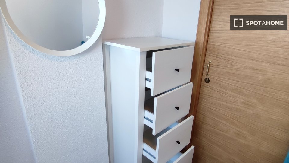 Double room Madrid, 5 beds, 110m² — photo 16
