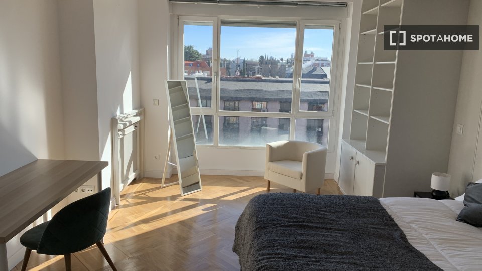 Double room Madrid, 6 beds — photo 16