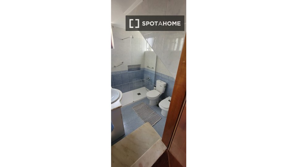 Double room Lisbon, 1 bed — photo 13