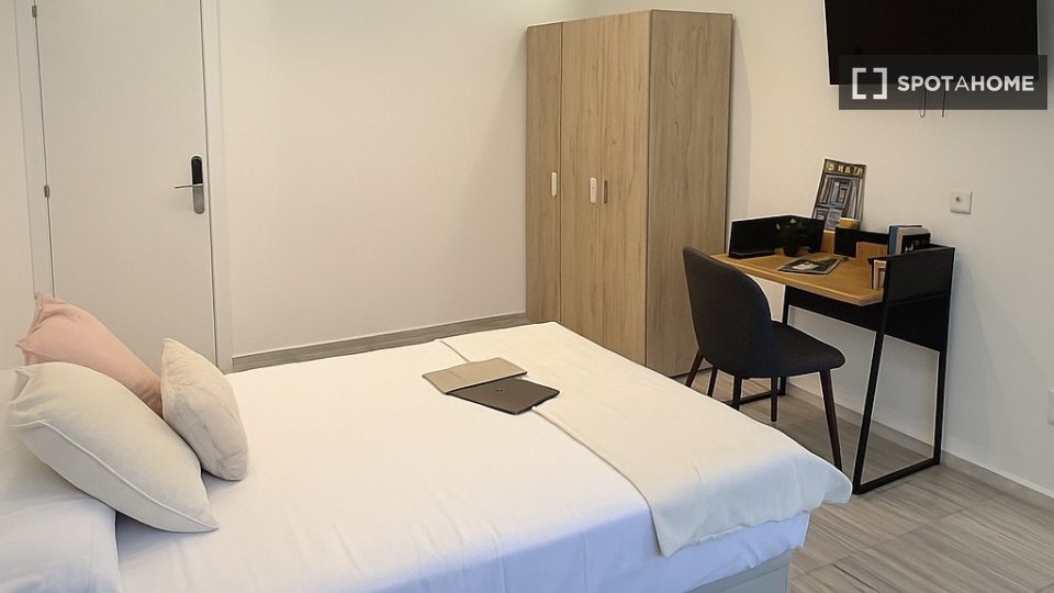 Double room Madrid, 4 beds, 140m² — photo 8