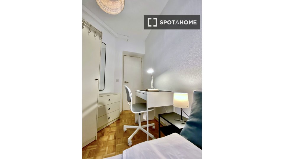 Double room Madrid, 5 beds — photo 77