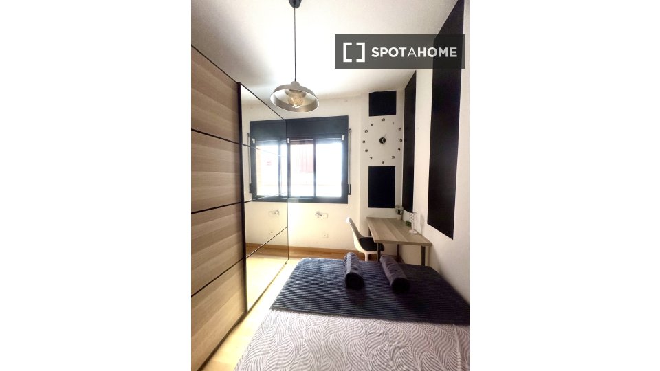 Double room Barcelona, 1 bed, 65m² — photo 15