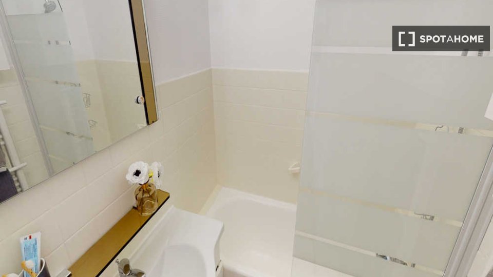 Double room Paris, 4 beds, 80m² — photo 10