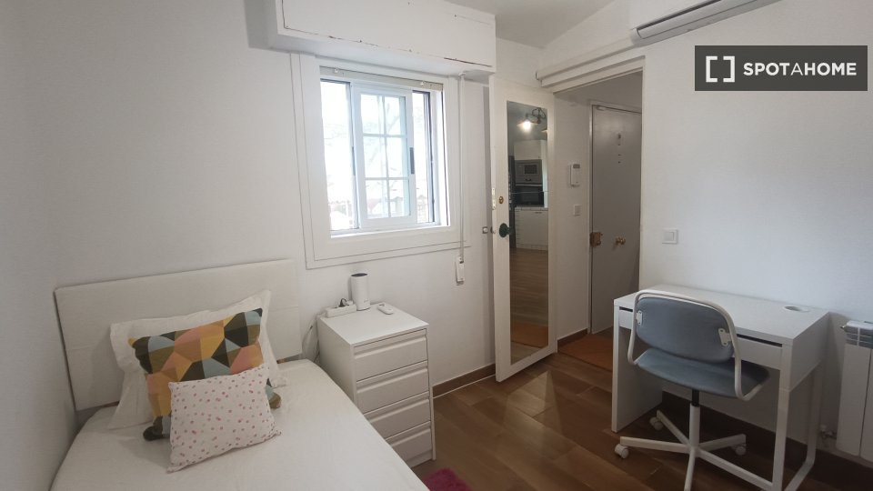 Double room Madrid, 4 beds — photo 13