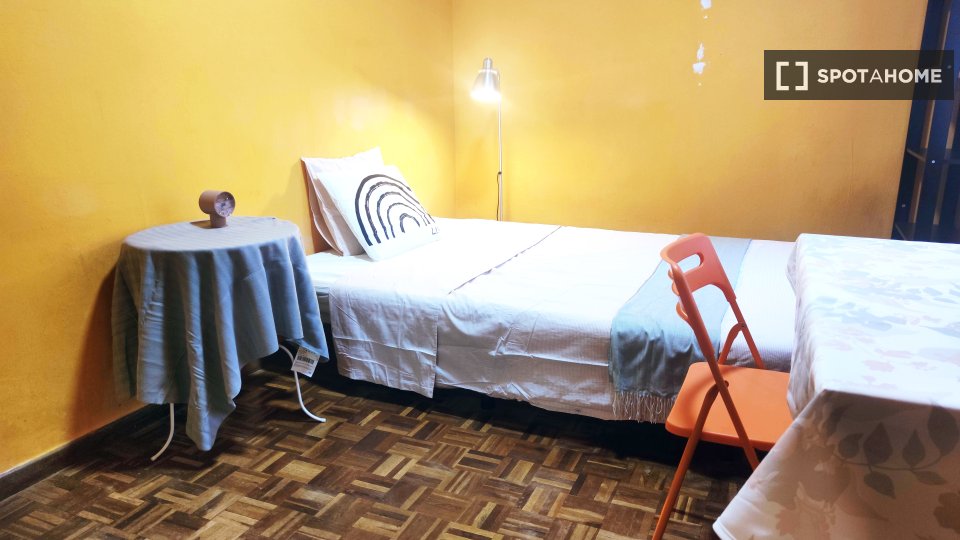 Double room Madrid, 4 beds, 100m² — photo 11