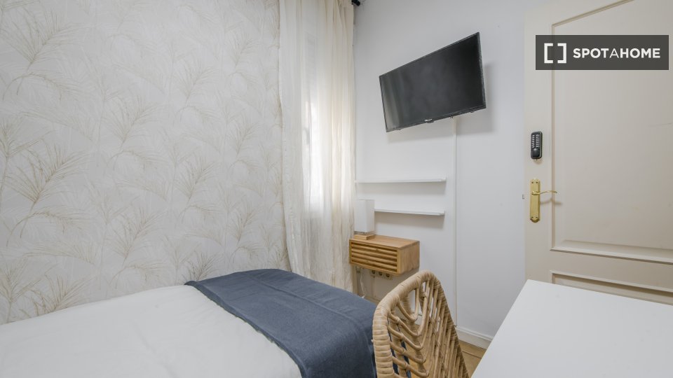 Double room Madrid, 7 beds — photo 15