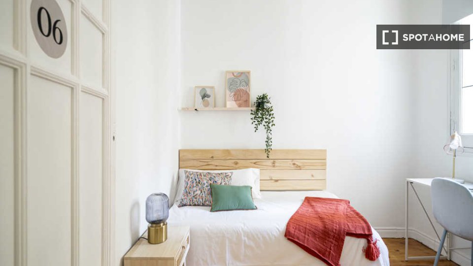 Double room Madrid, 8 beds — photo 63