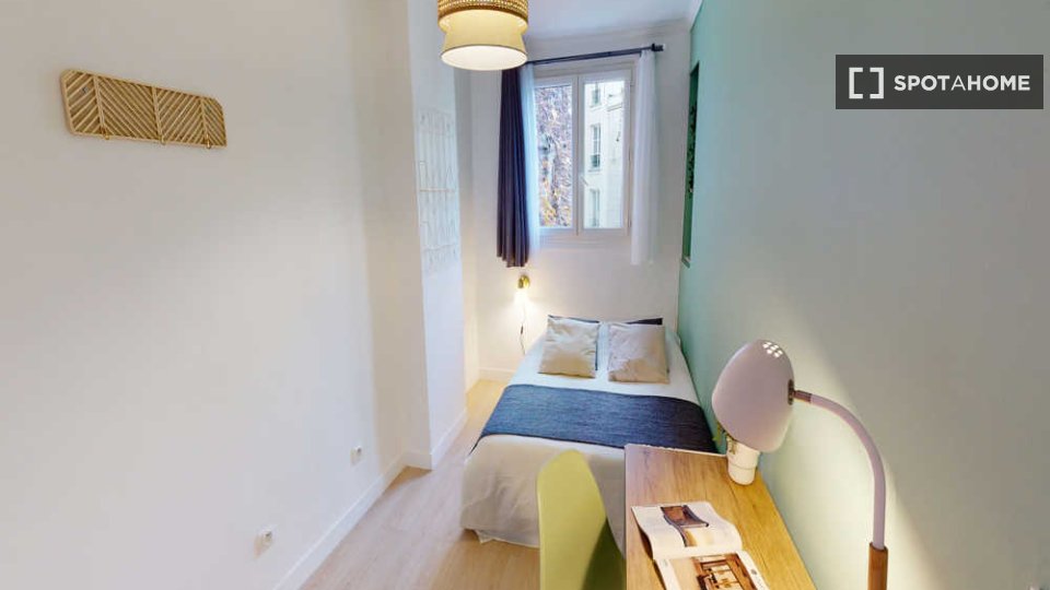 Double room Paris, 9 beds, 160m² — photo 1