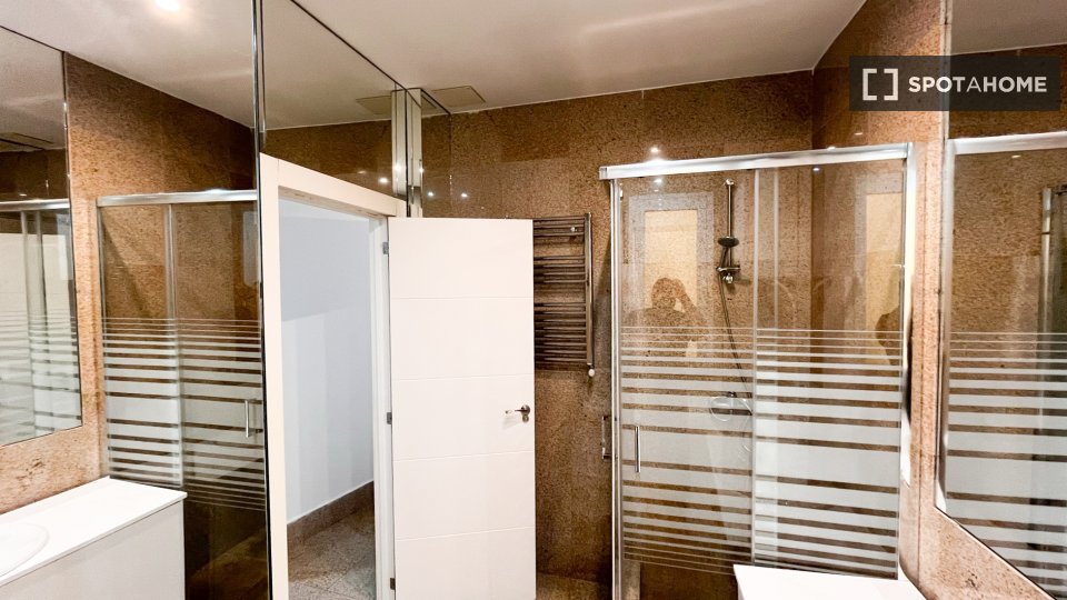 Double room Madrid, 4 beds, 60m² — photo 8