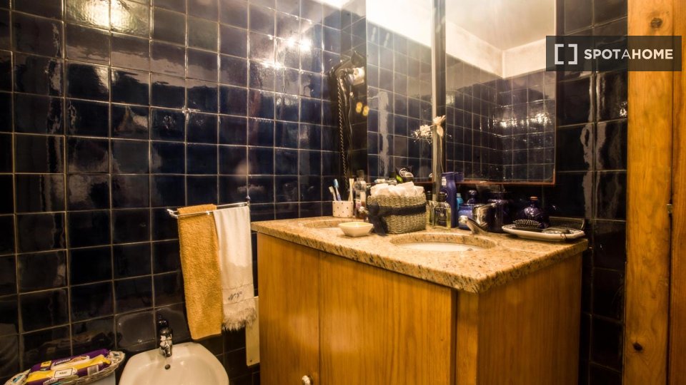 Double room Lisbon, 3 beds, 200m² — photo 1