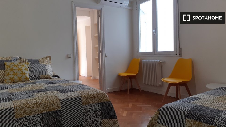 Double room Madrid, 5 beds — photo 13