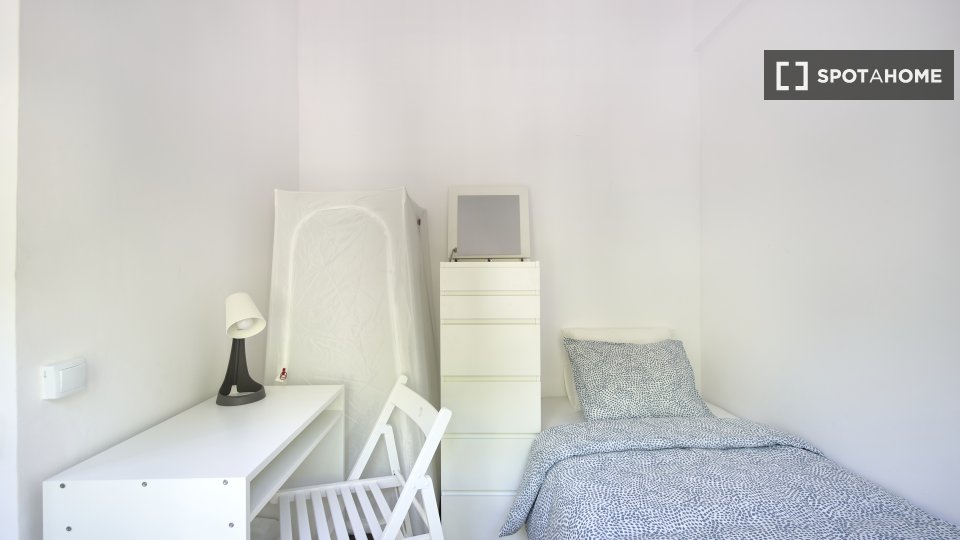 Double room Lisbon, 7 beds — photo 5