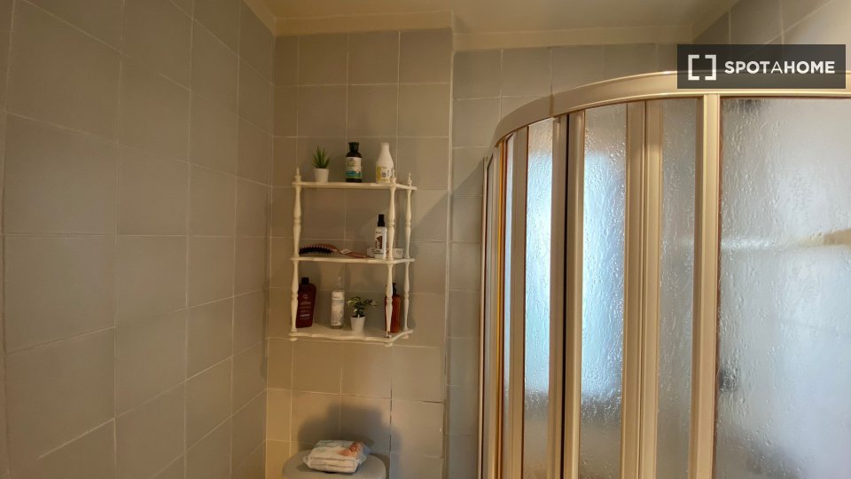Double room Madrid, 4 beds, 78m² — photo 23