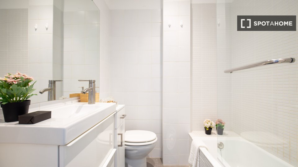 Apartment Lisbon, 2 beds, 65m² — photo 7