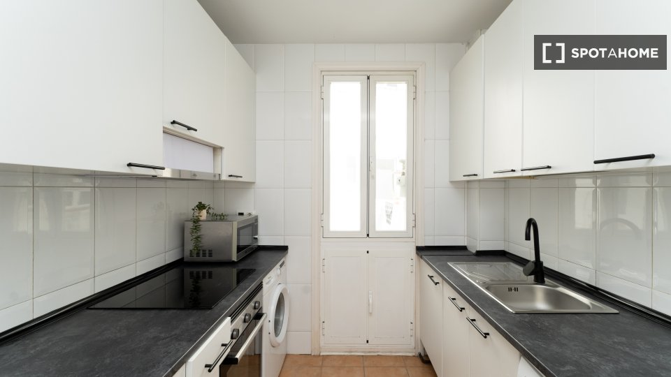 Double room Madrid, 5 beds — photo 26