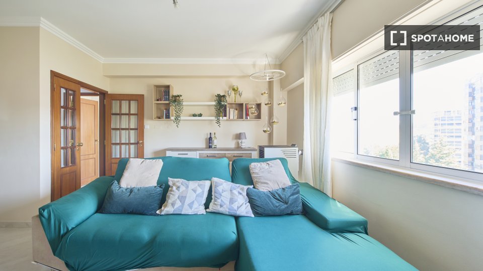 Apartment Lisbon, 2 beds, 90m² — photo 15