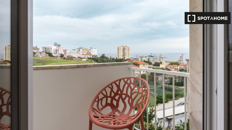 Apartment Lisbon, 2 beds, 75m² — photo 2