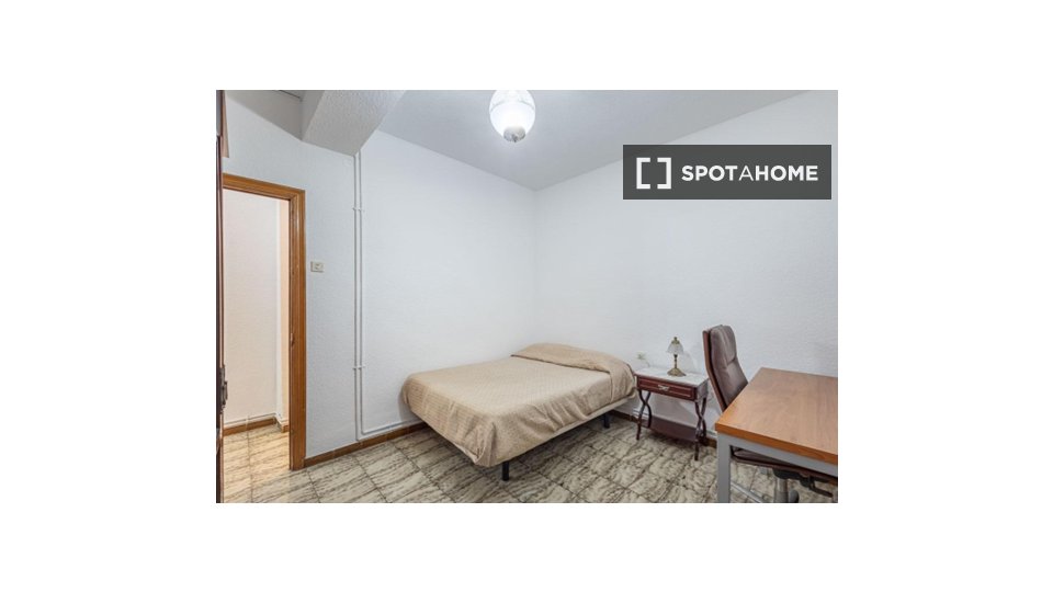 Double room Granada, 4 beds, 112m² — photo 7