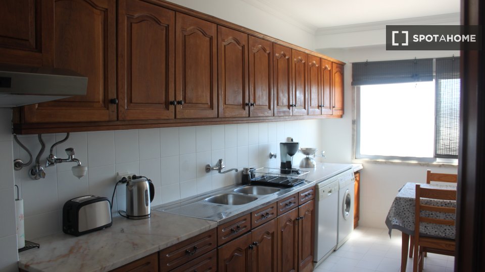 Double room Lisbon, 3 beds, 120m² — photo 7
