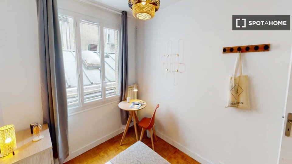 Double room Paris, 3 beds, 60m² — photo 3
