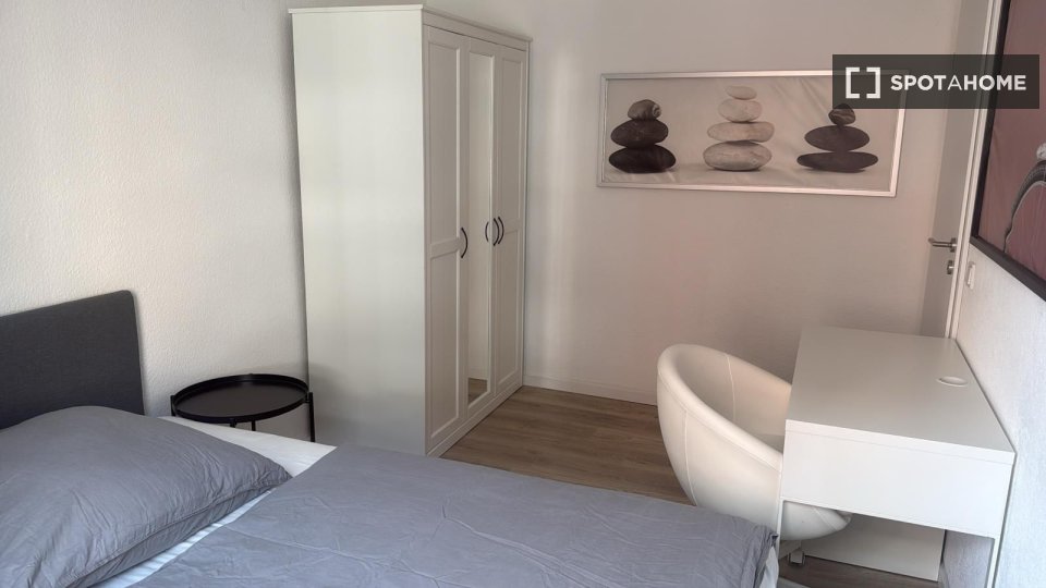 Double room Dusseldorf, 4 beds, 100m² — photo 19