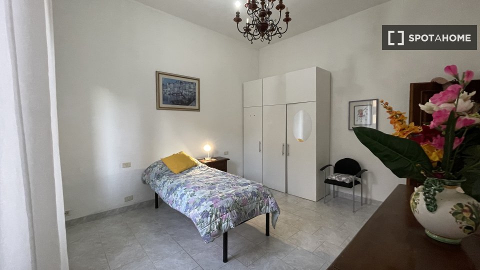 Double room Florence, 3 beds, 90m² — photo 6