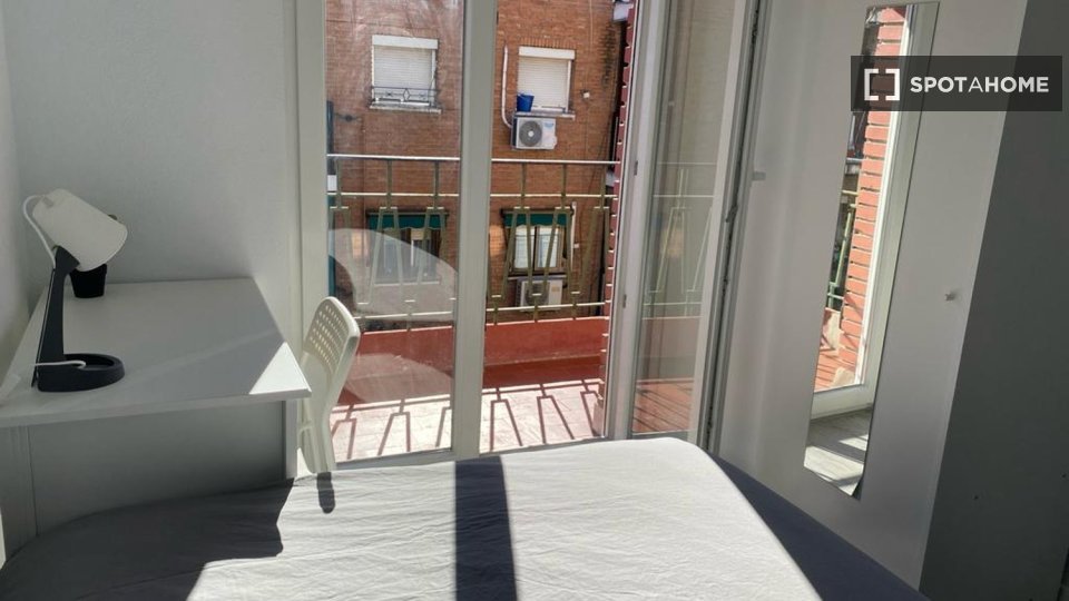 Double room Madrid, 4 beds — photo 17