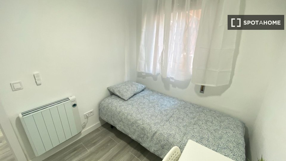 Double room Madrid, 4 beds — photo 17