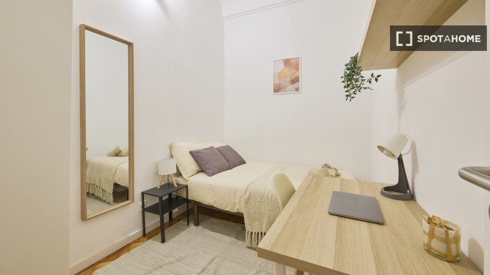 Double room Lisbon, 11 beds — photo 46