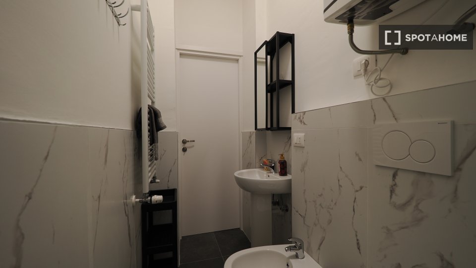 Double room Turin, 2 beds — photo 15