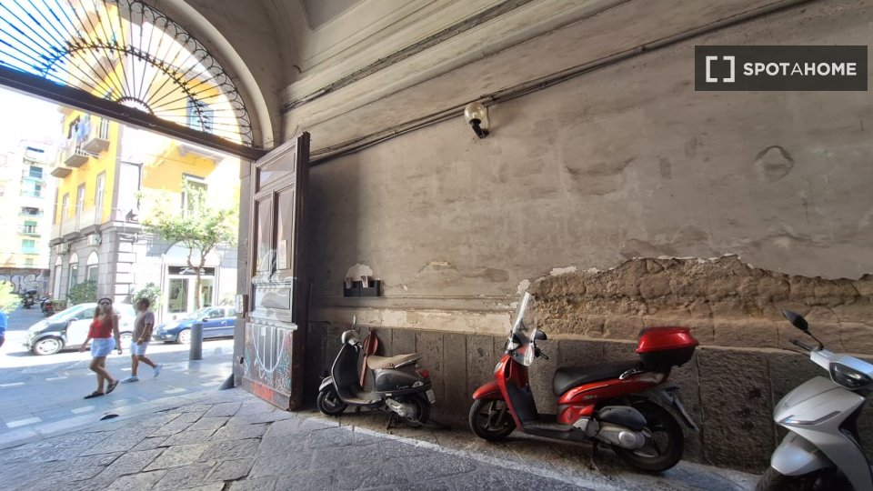 Double room Naples, 5 beds — photo 20