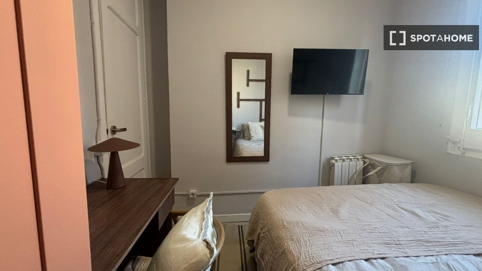 Double room Barcelona, 5 beds, 80m² — photo 9