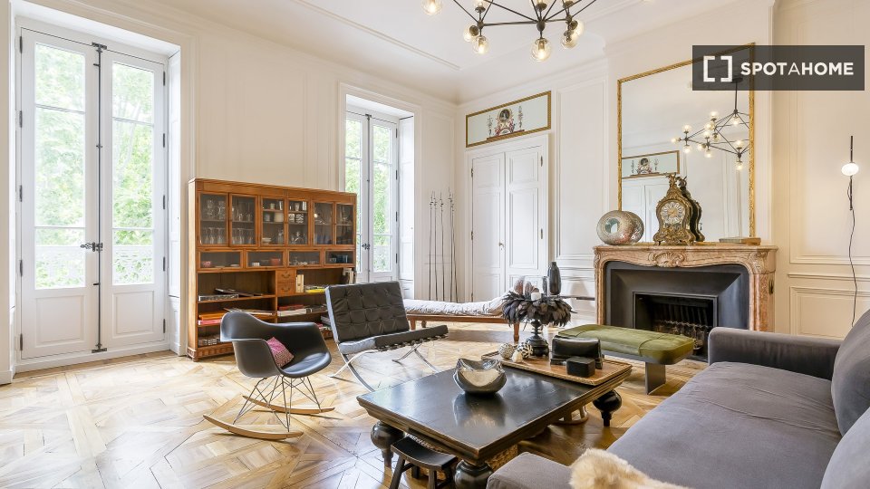 Apartment Lyon, 3 beds, 245m² — photo 1