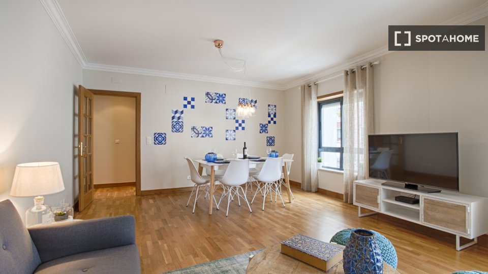 Apartment Lisbon, 2 beds, 67m² — photo 11