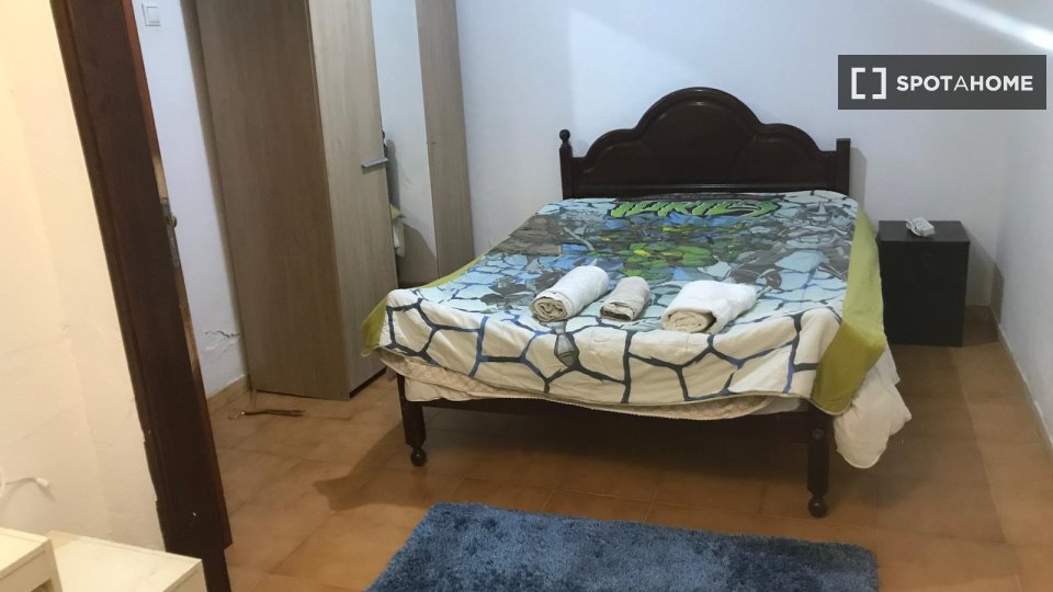 Double room Lisbon, 2 beds — photo 18