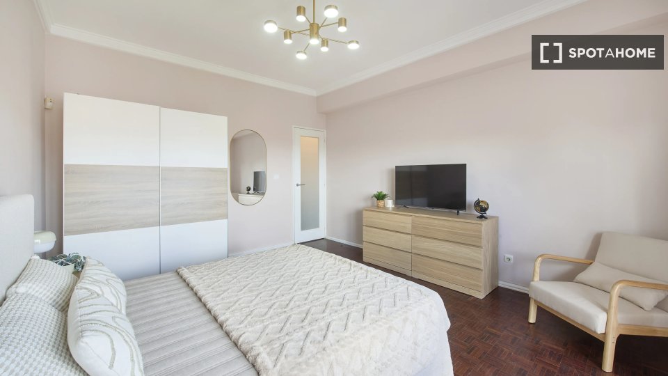 Double room Lisbon, 4 beds — photo 13